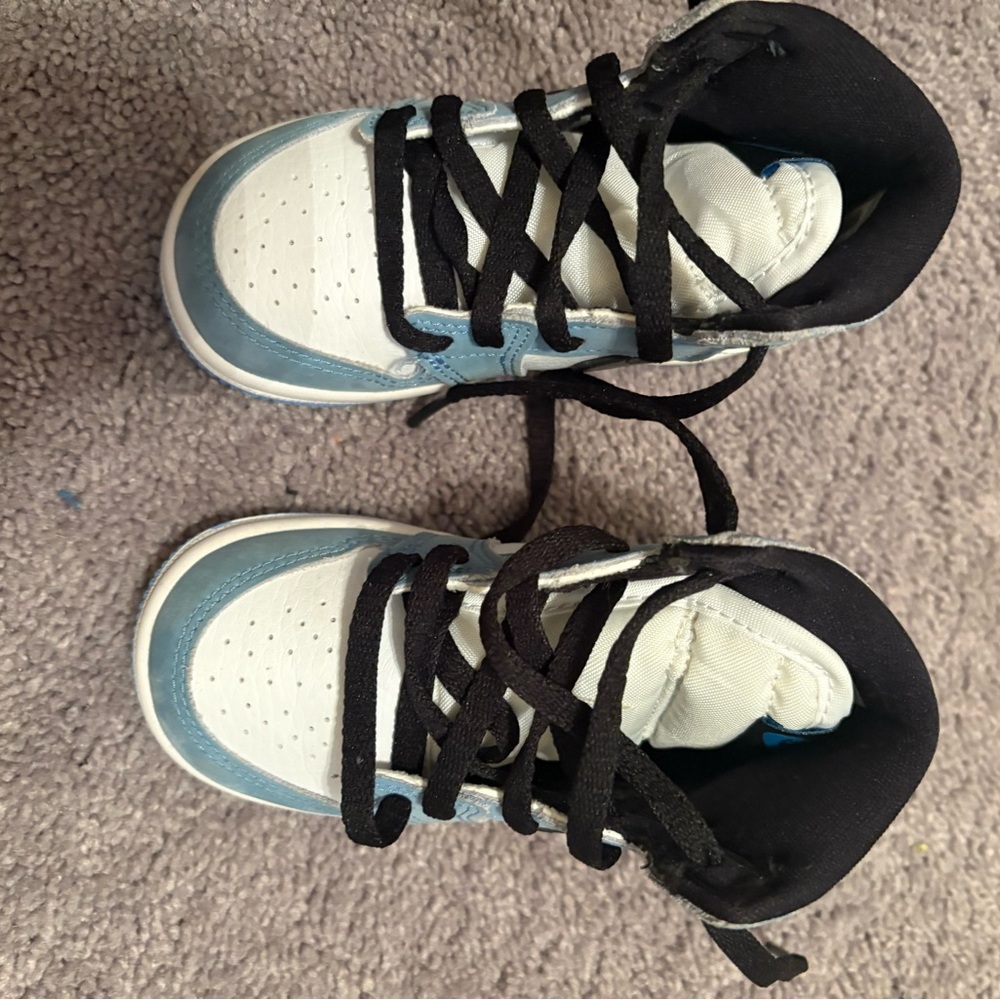 Kids High-Top Jordan 1 - Light Blue / White / Black 7c - Picture 5 of 8